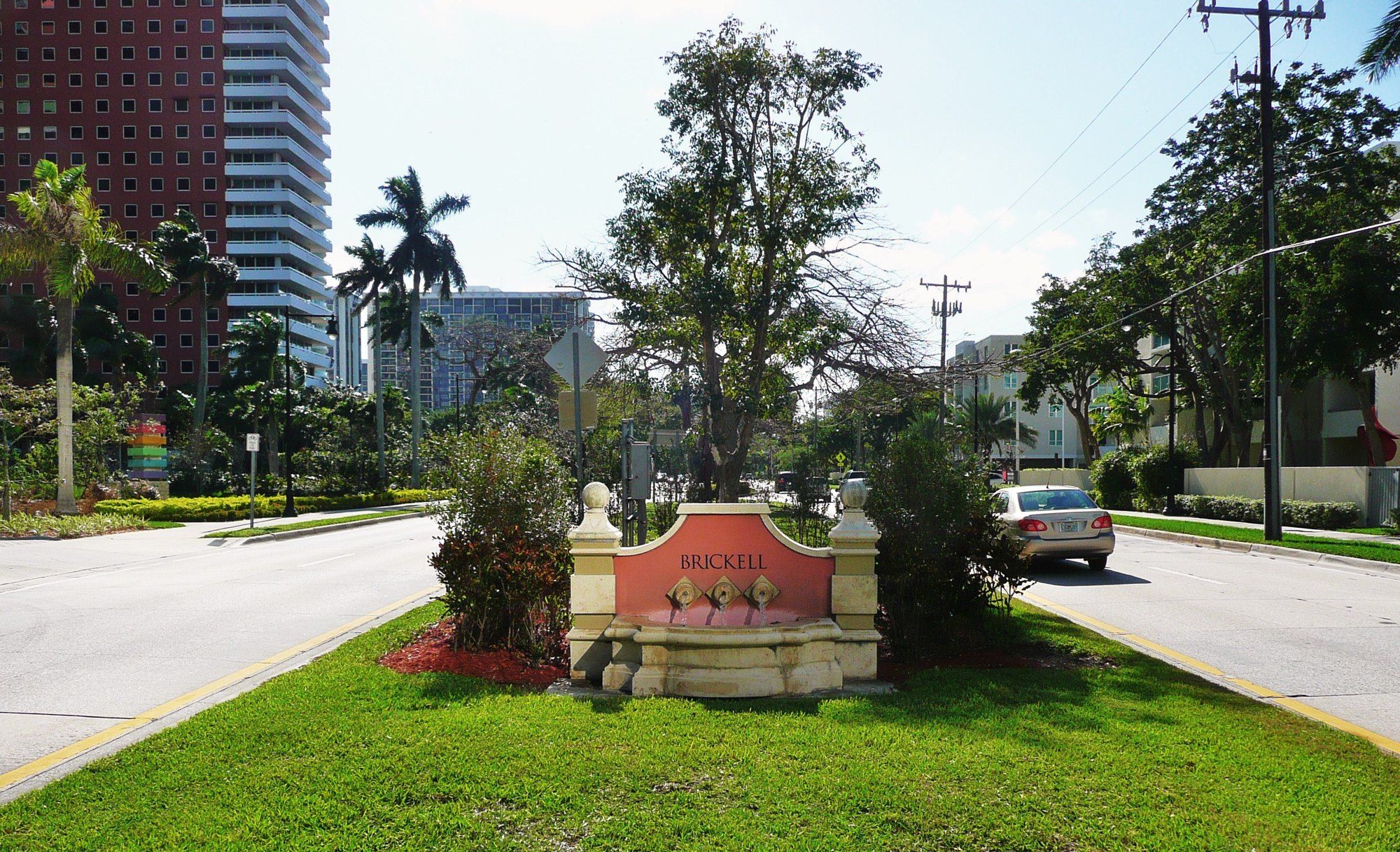 Brickell Avenue south end 20100206, a Wikimedia Commons photograph in Michael Stern's encyclopedia
