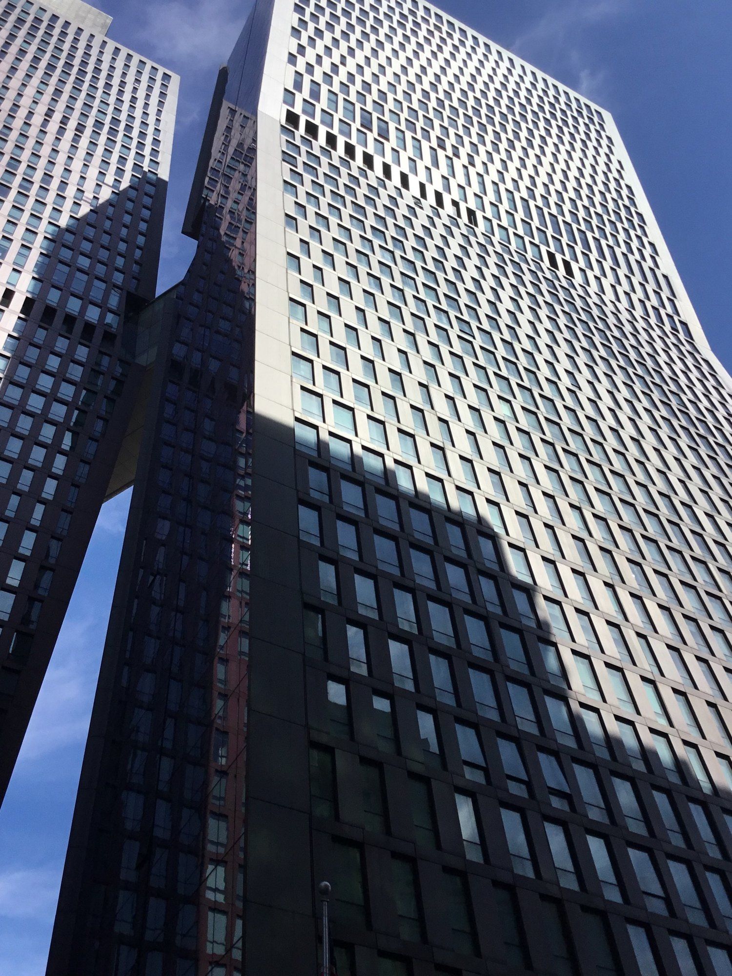 American Copper Buildings March 2023 003, a Wikimedia Commons photograph in Michael Stern's encyclopedia