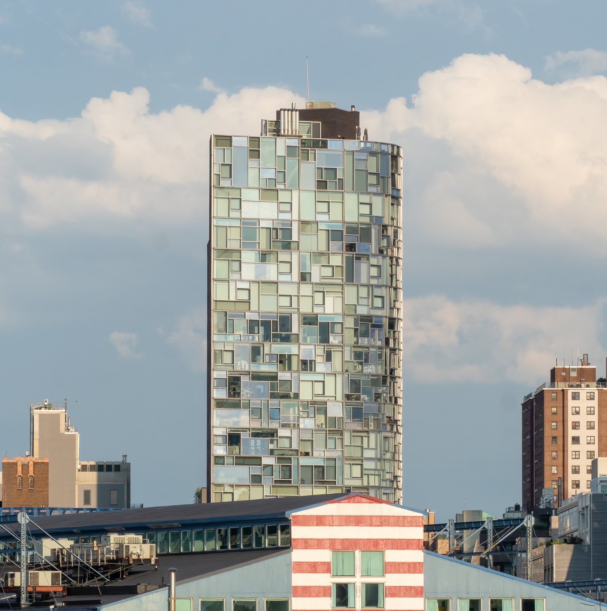 100 Eleventh Avenue, a Wikimedia Commons photograph in Michael Stern's encyclopedia