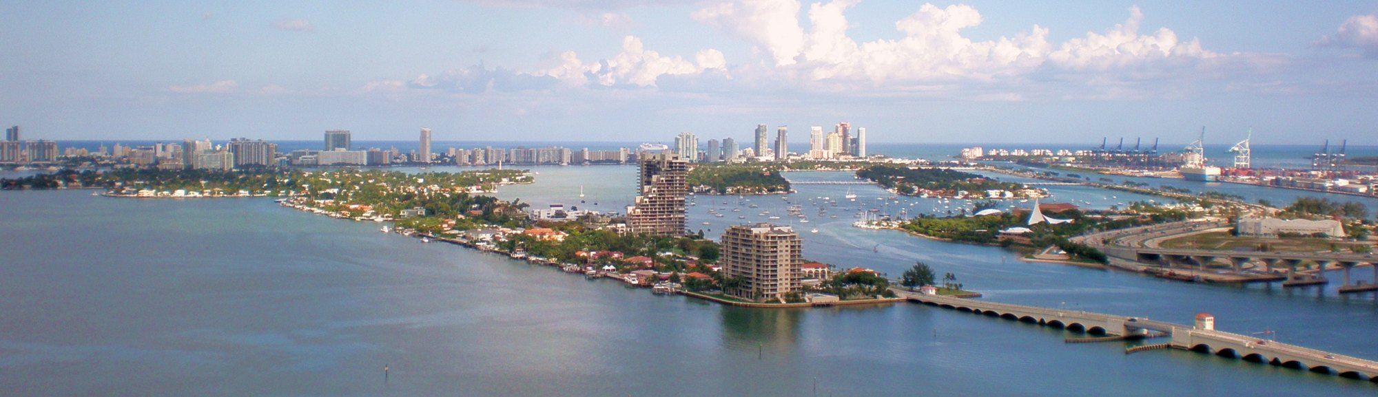 Venetian Causeway South Beach, a Wikimedia Commons photograph in Michael Stern's encyclopedia