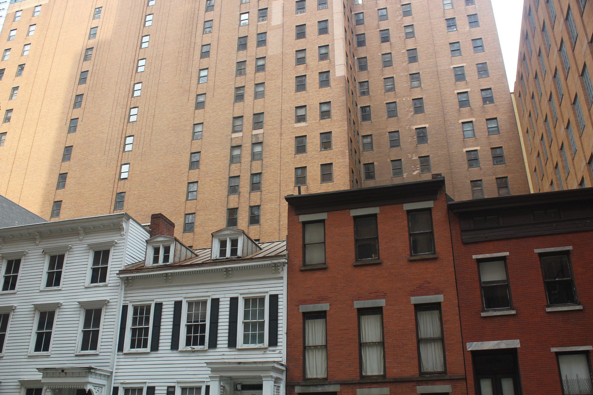 Downtown Brooklyn May 2023 102, a Wikimedia Commons photograph in Michael Stern's encyclopedia