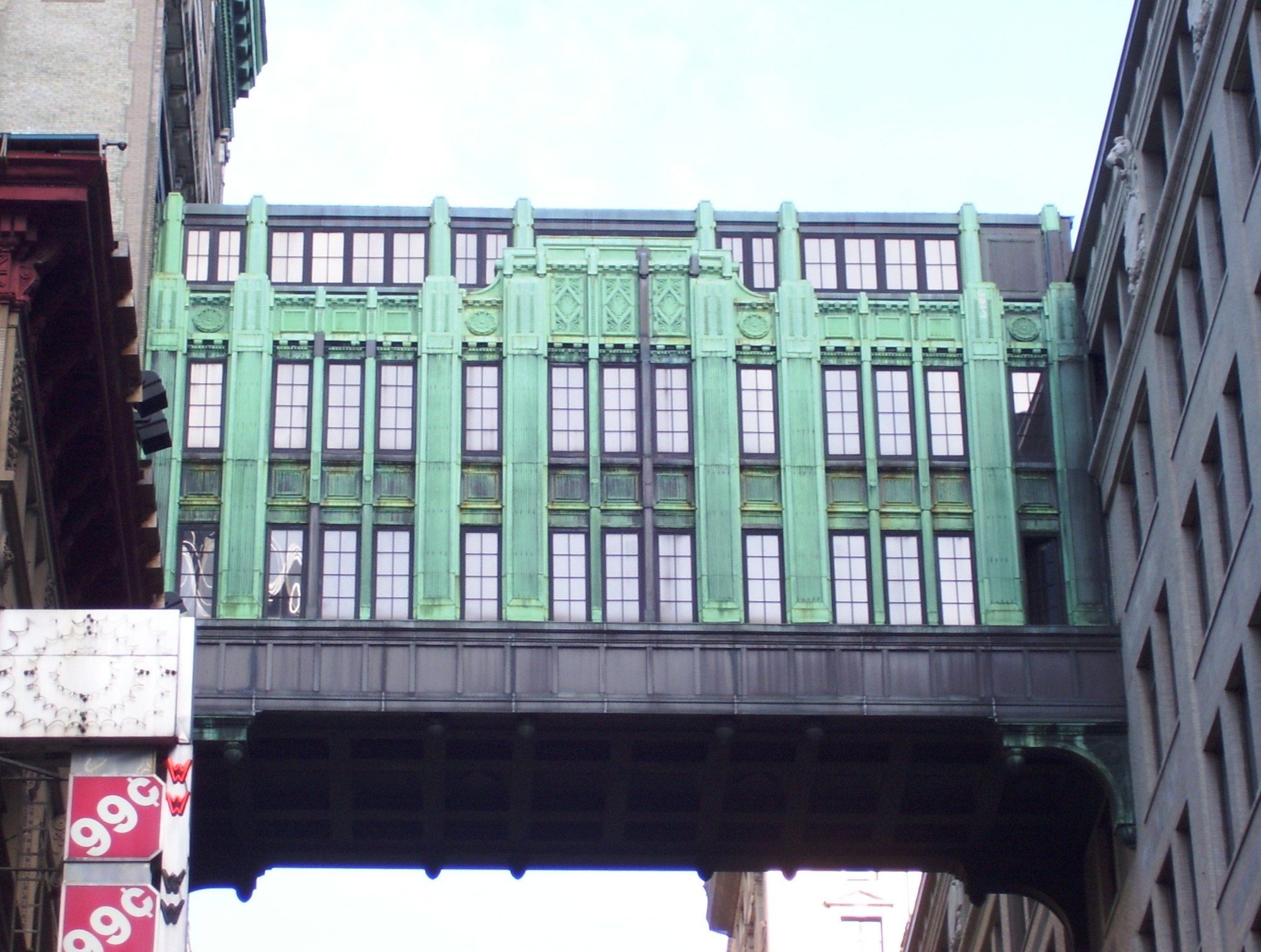 West 32nd Street skybridge, a Wikimedia Commons photograph in Michael Stern's encyclopedia