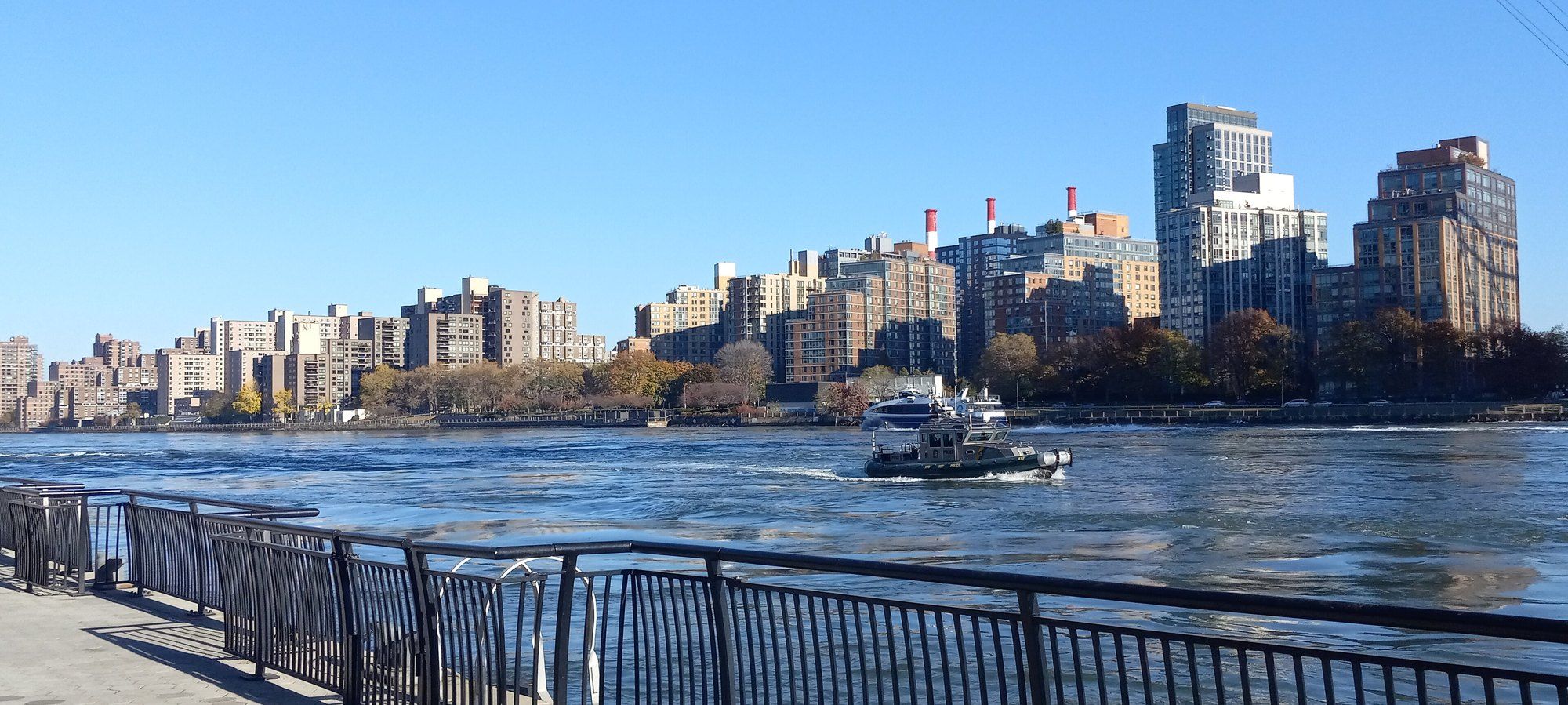 View from the East River Esplanade 029, a Wikimedia Commons photograph in Michael Stern's encyclopedia