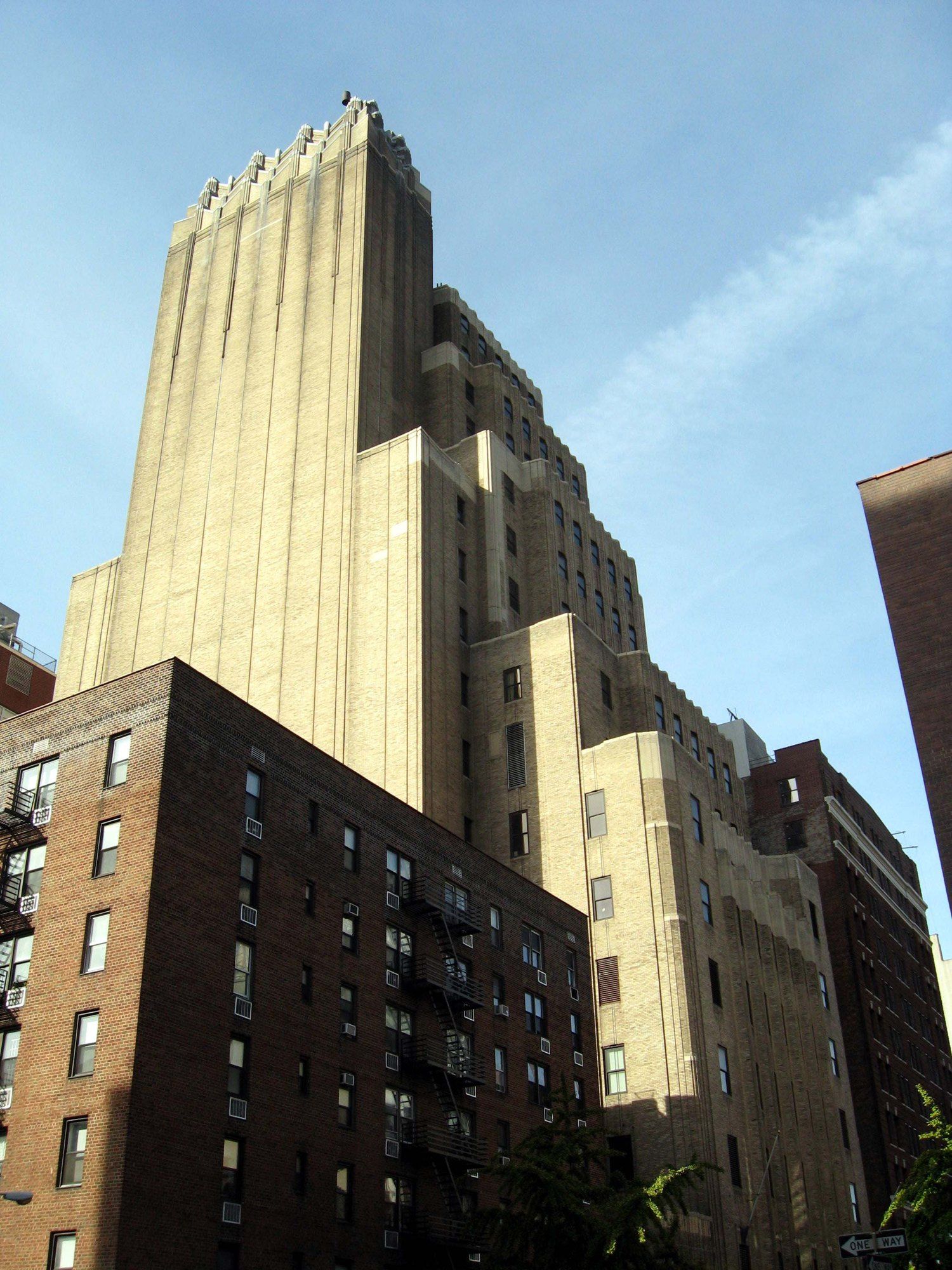 W18 telco jeh, a Wikimedia Commons photograph in Michael Stern's encyclopedia