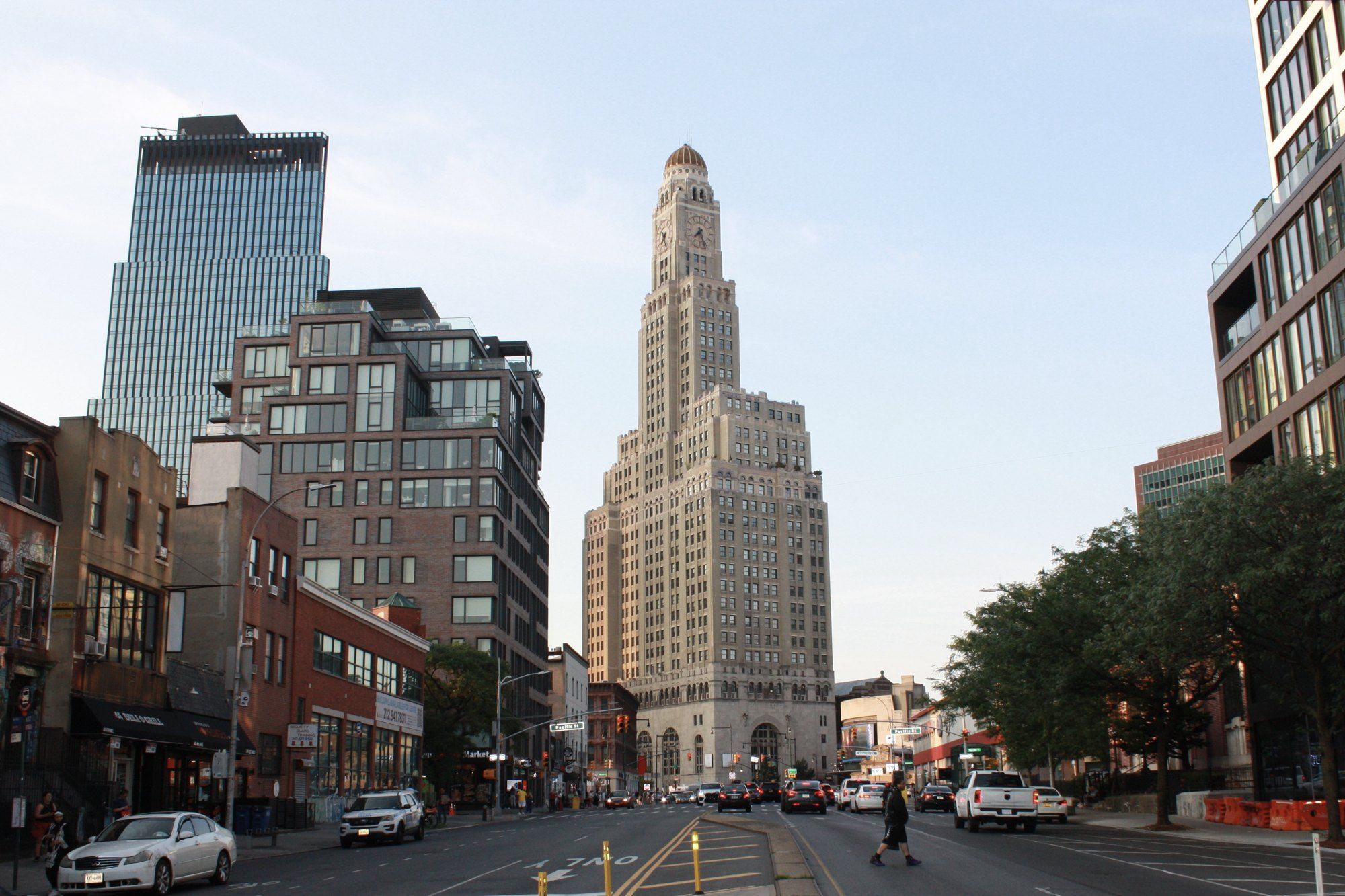 Williamsburgh Savings Bank Tower, Brooklyn, NY, a Wikimedia Commons photograph in Michael Stern's encyclopedia